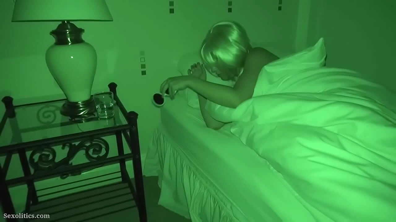 Exnovia rubia perfecta en\n  video casero con visión nocturna
