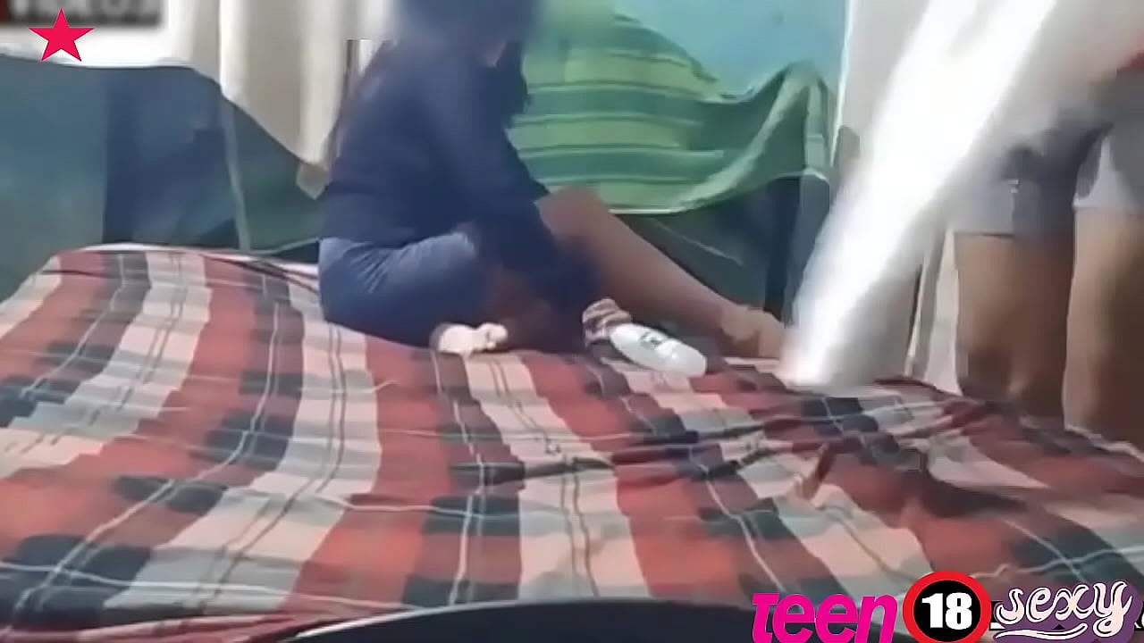 La hijastra mexicana seduce a\n  su padrastro con un sensual desfile de ropa