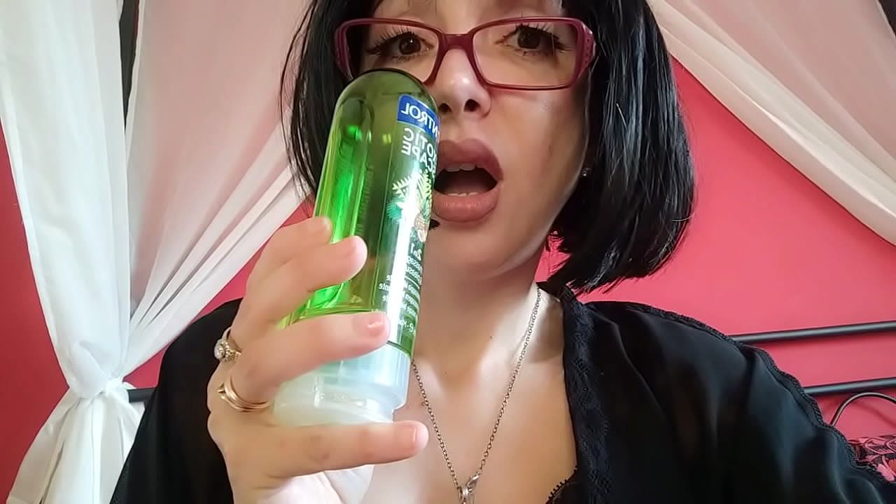 Experimenta el intenso\n  squirting de Chantal con su juguete
