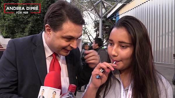 Extraño video de una chica\n  mexicana con Andrea Dipre