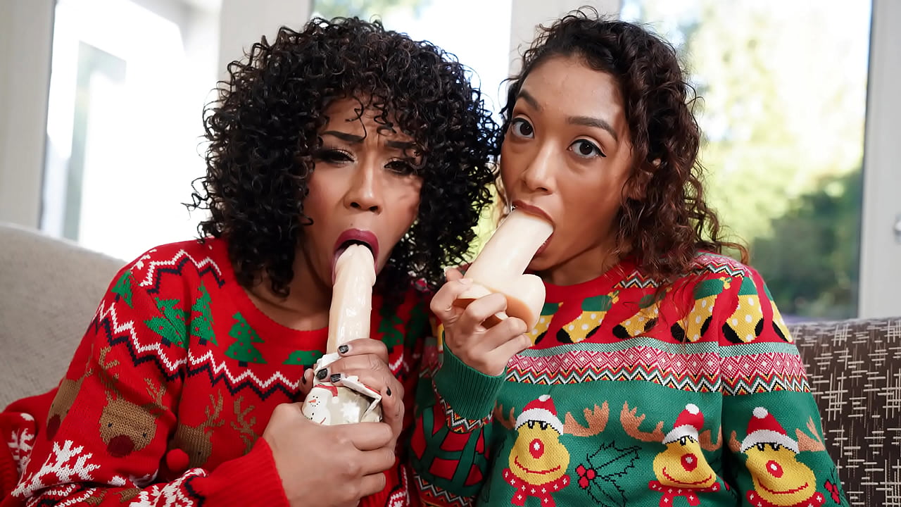 .com\n    \n    \n    \"Intercambio de regalos navideños entre madrastra, hijastro y hijastra\n  - Orgymom.com\"