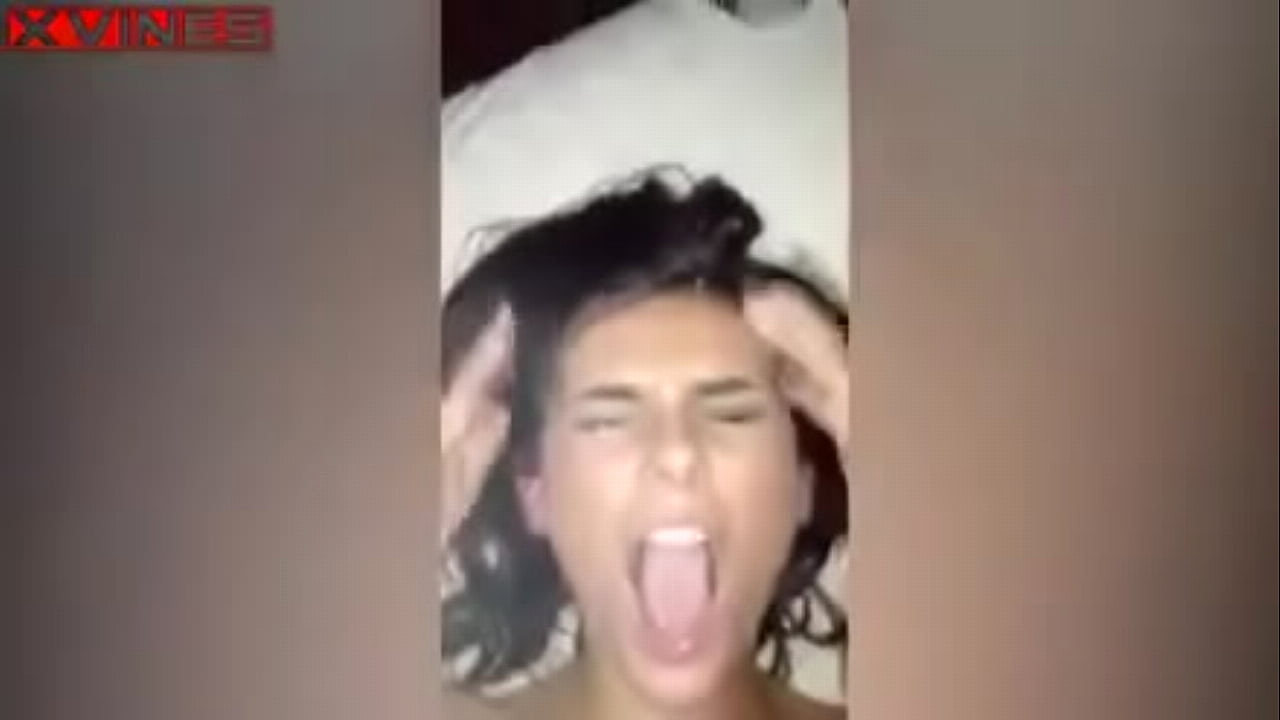 en la cocina de una pareja\n  caliente