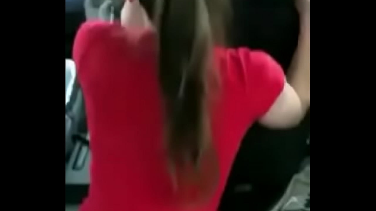 Aventura caliente: Amiga chaparrita\n  cogida en el carro