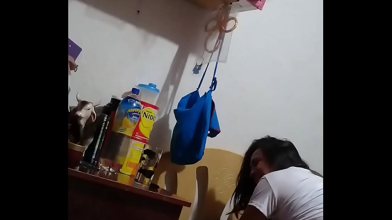 La esposa infiel en su casa