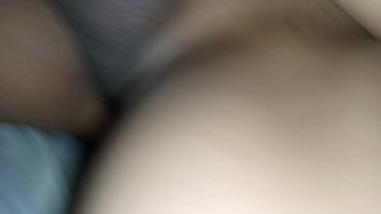 Sexo clandestino en casa con mis padres\n  fuera