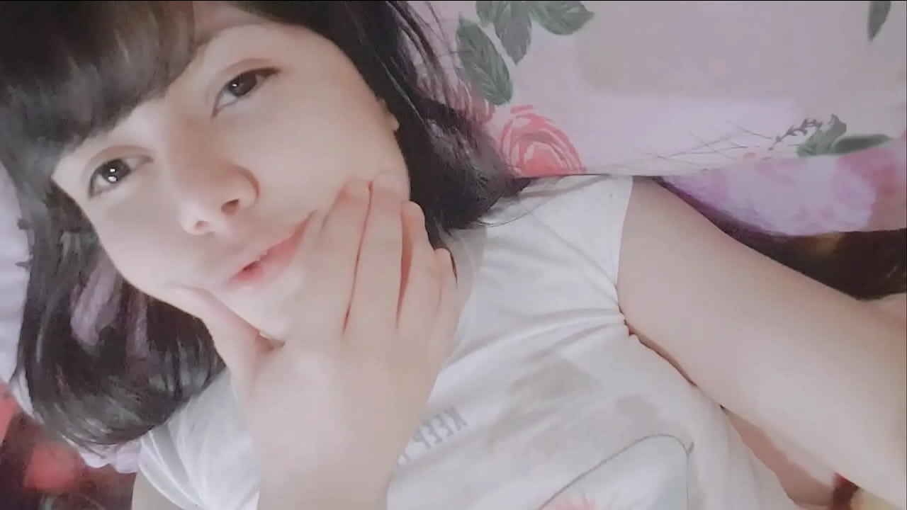 Hana Lily, la chica caliente que se\n  masturba
