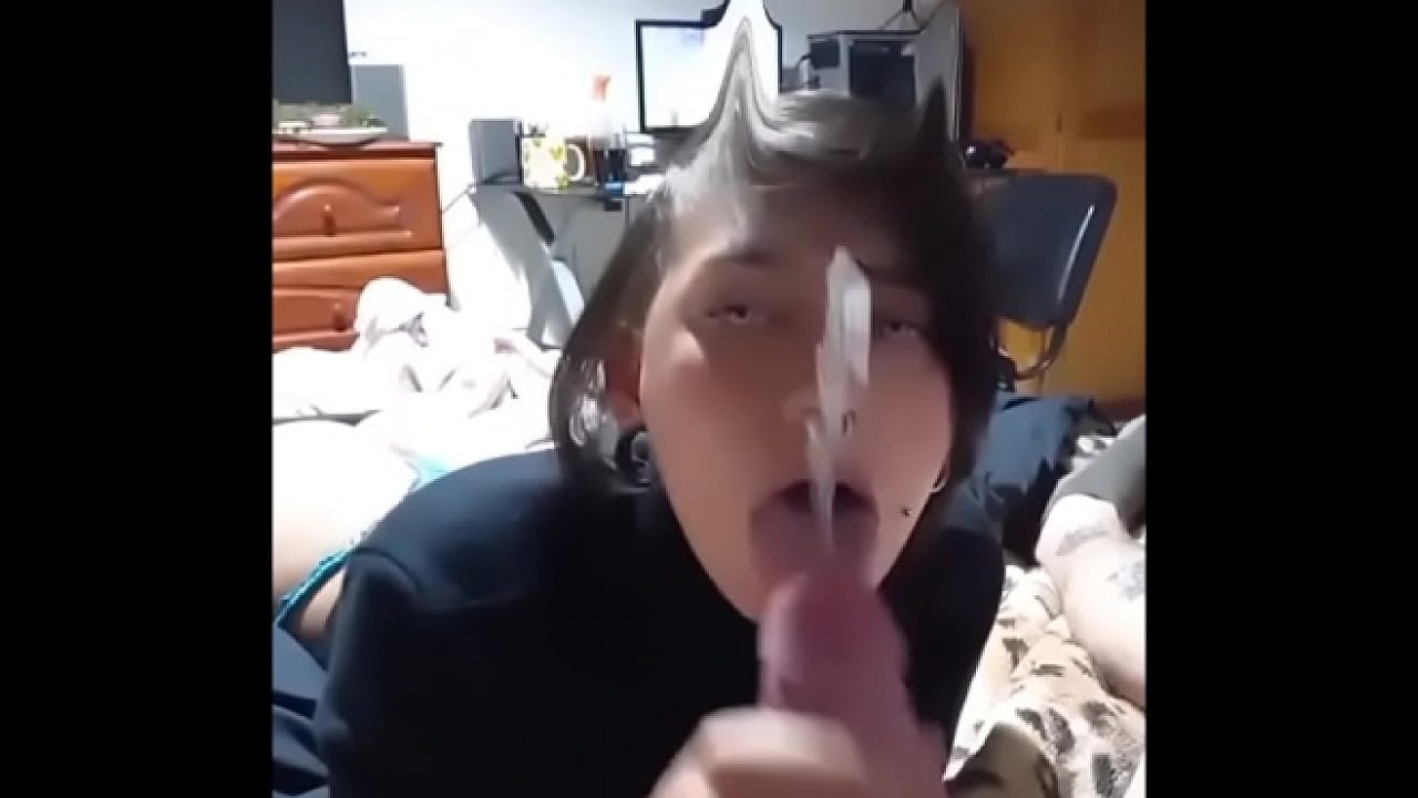 Festejo de jovencita argentina con\n  mamada
