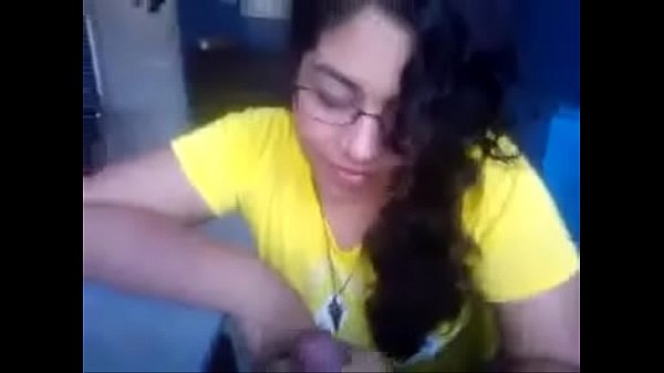 Mexican girl makes a blowjob to his boyfriend for the first time