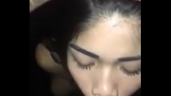 Placer oral: Linda disfruta dando sexo\n  oral
