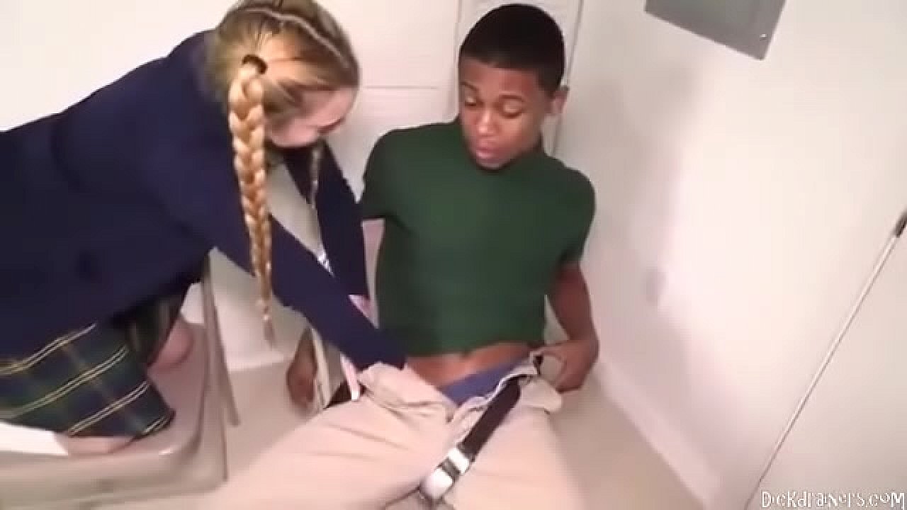 Estudiante de la BBC haciendo\n  sexo oral