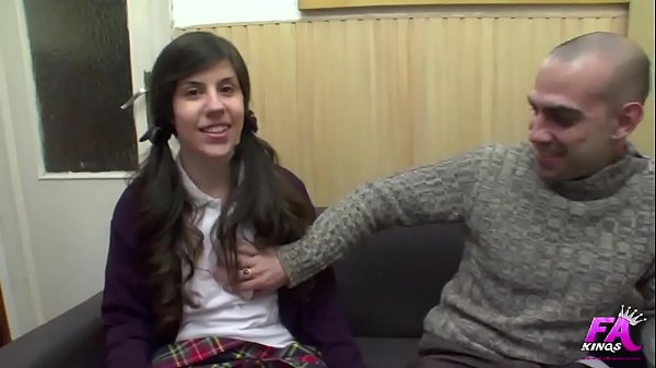 La rebelde de familia\n  religiosa: una estudiante de 18 años