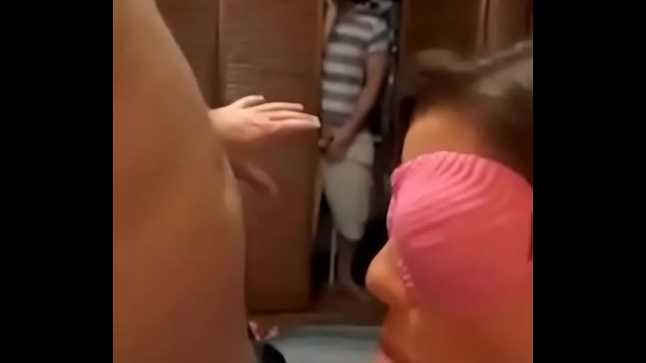 Trío de fuego: dos latinas bien ricas y un macho bien dotado