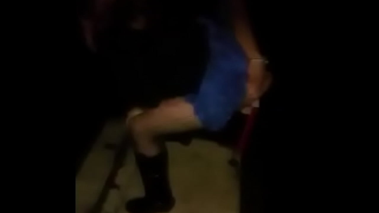 Esposa mexicana disfruta en el\n  gloryhole mientras su marido la filma