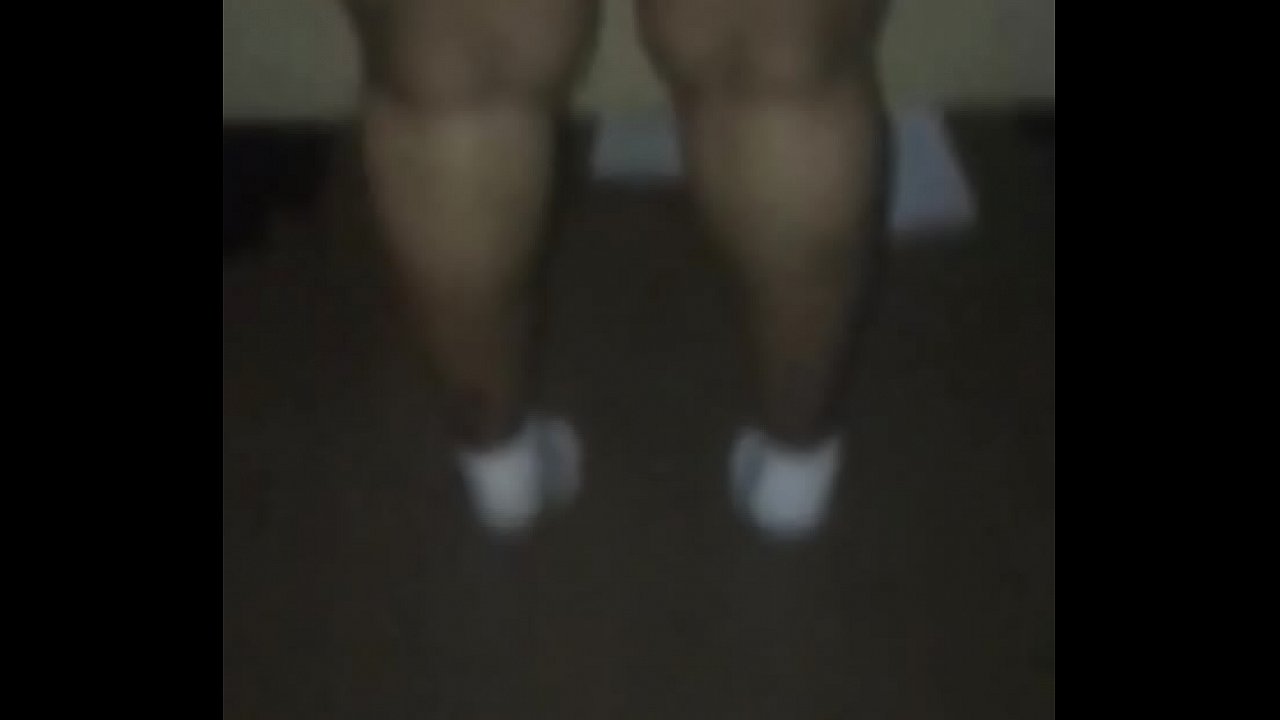 Chica hondureña se divierte a lo grande sin trabajo por la cuarentena