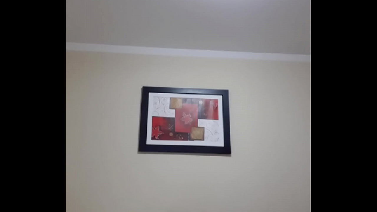 Se acomoda bien rico para su cachondeo en el cuarto