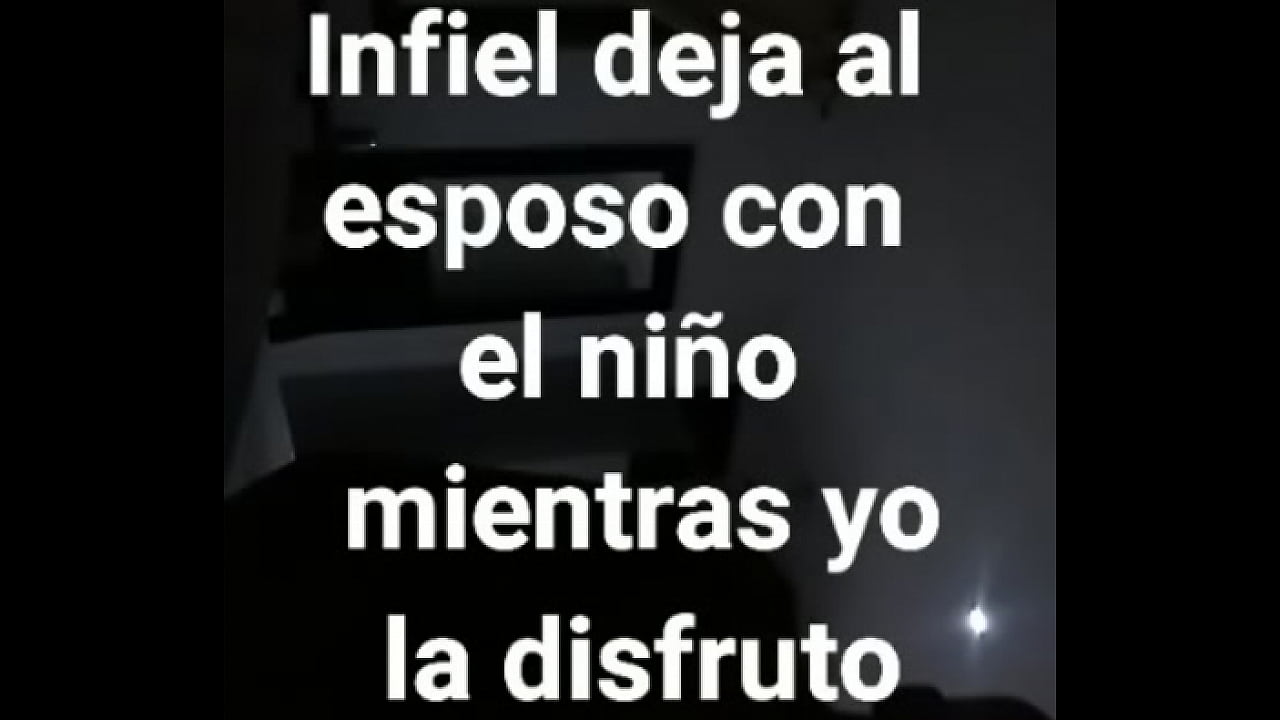 La infiel goza sin descanso mientras su esposo duerme plácidamente