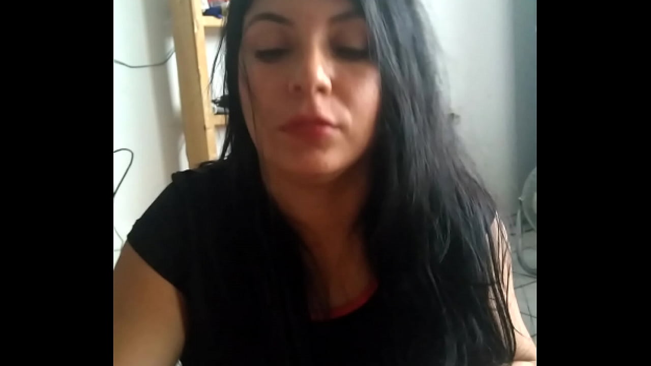 Ayudándole a un amigo a calentarse la noche, sin que nadie se entere