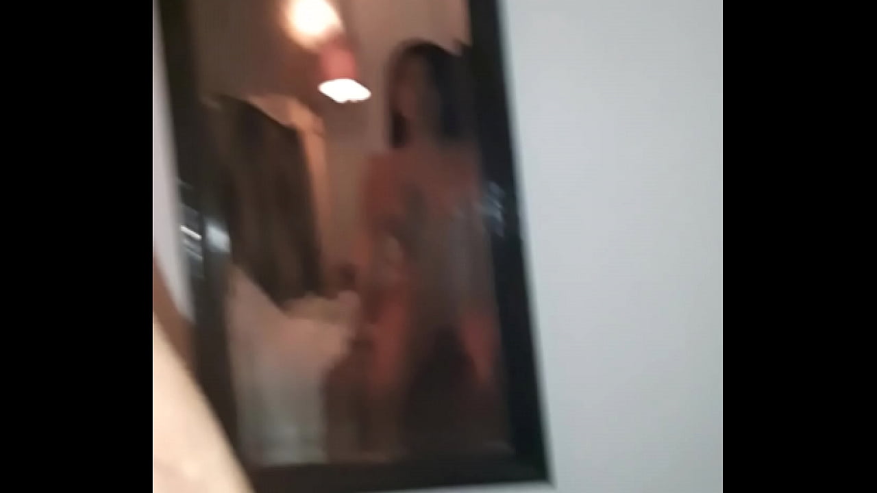 La tica amateur se la pasa de bien rico en la cama con su pareja