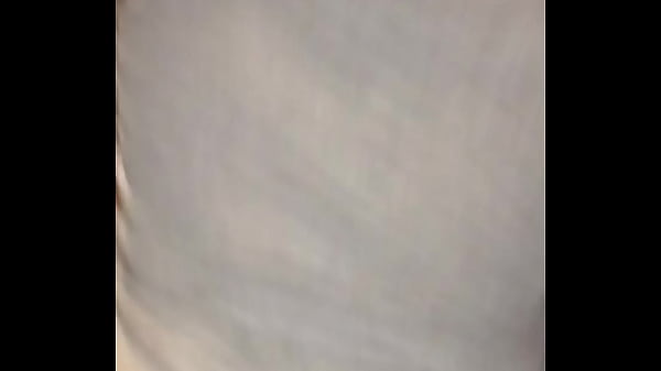La colegiala mexicana le calienta la noche a un chico con suerte