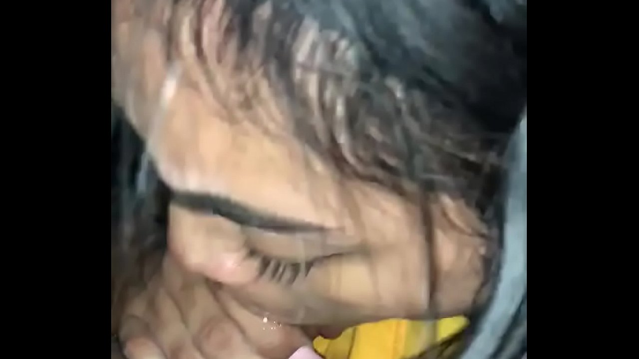 Latina se traga todo sin parar, ¡qué rico!