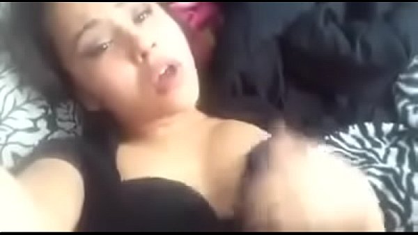 Mi amiga se pone bien caliente y no aguanta las ganas