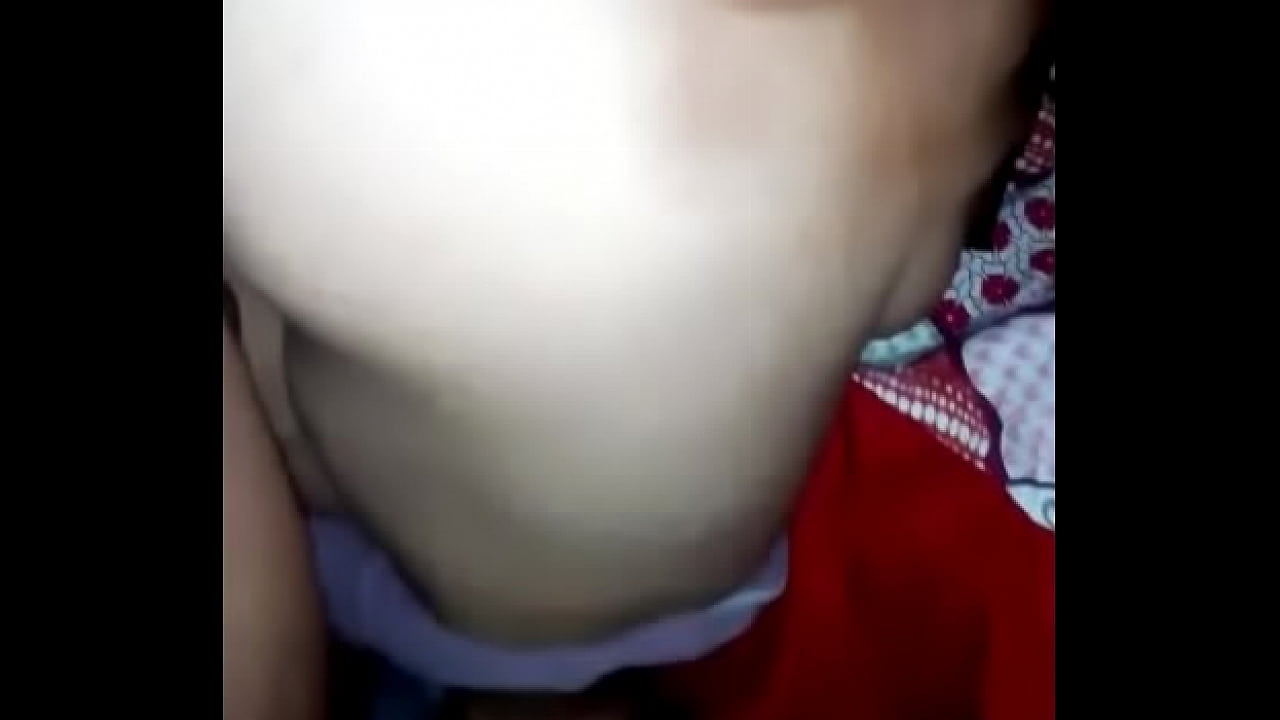La gordita peruana se lo come bien rico en la cama