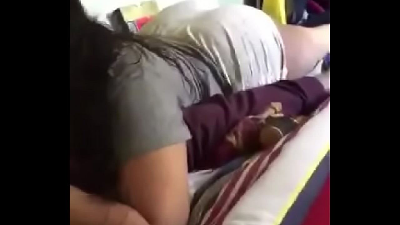 Chava bien cachonda le da el boquete más rico sin que la cachen