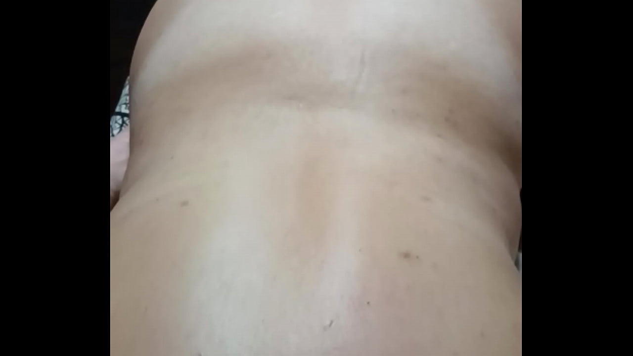 La tentación del masaje: se le antojó y terminaron bien calientes en la cama