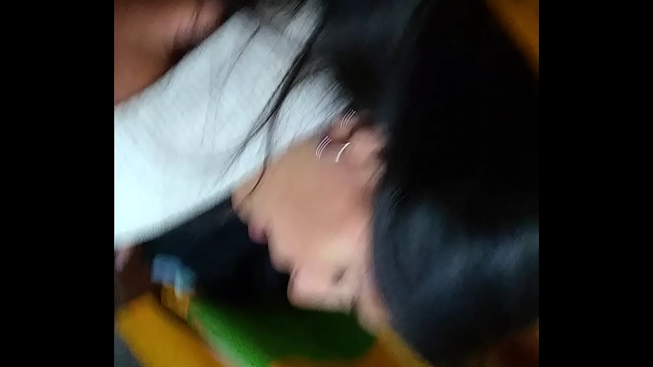 Amiga argentina bien rica tentando en la cocina