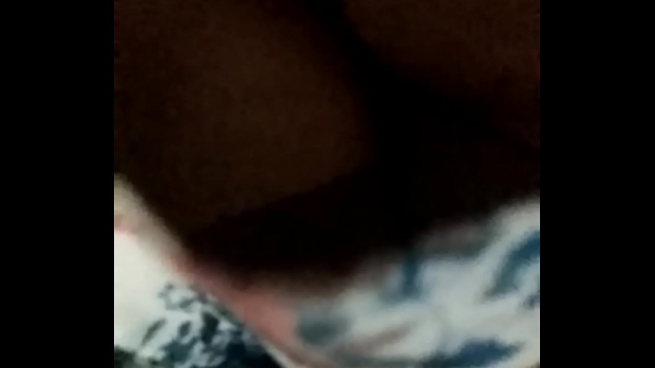 Se le antojó el culazo enorme de la gordibuena