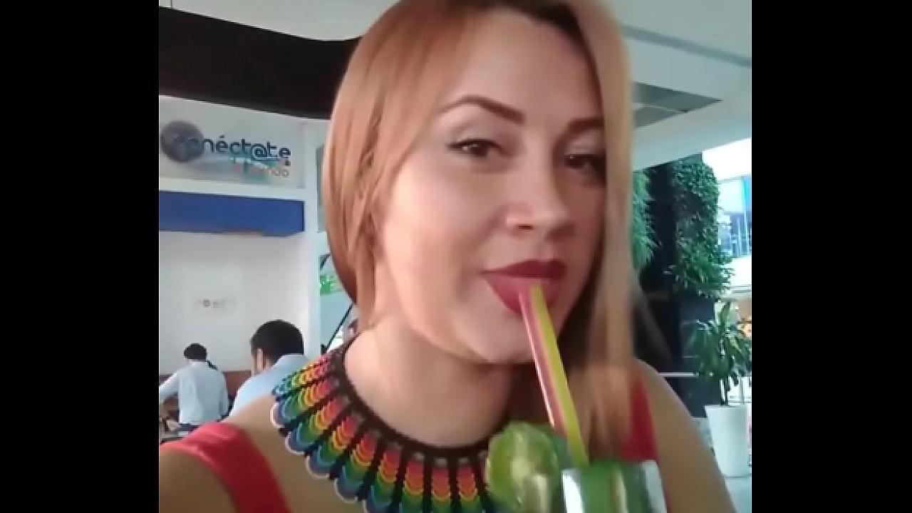 La sensualidad de una rubia\n  gordibuena mexicana en su faceta amateur MILF