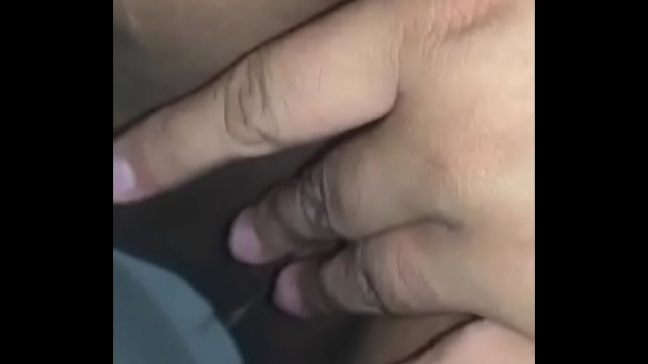 : Explorando la sexualidad\n  femenina en la cultura latina\n    \n    \"Descubriendo la sexualidad femenina en la cultura latina: El\n  squirting de una mexicana\"