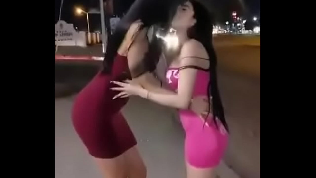 Intensas y apasionadas escenas\n  de sexo amateur entre mexicanas lesbianas