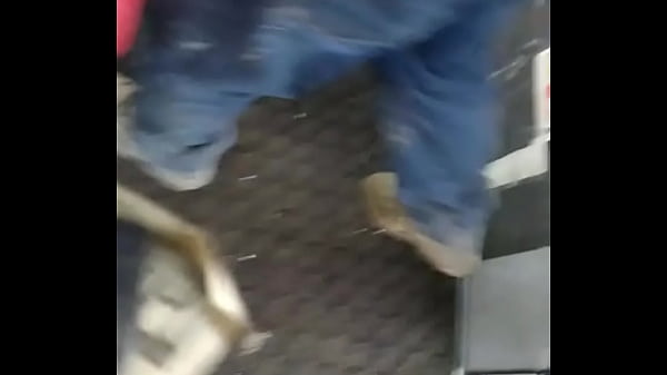 Dos jovencitas mexicanas calientes en la tienda
