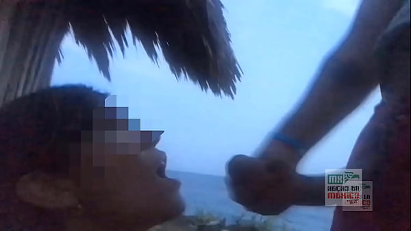 En Zipolite, Oaxaca: Fiestón nudista con vista al mar y una flaca bien rica