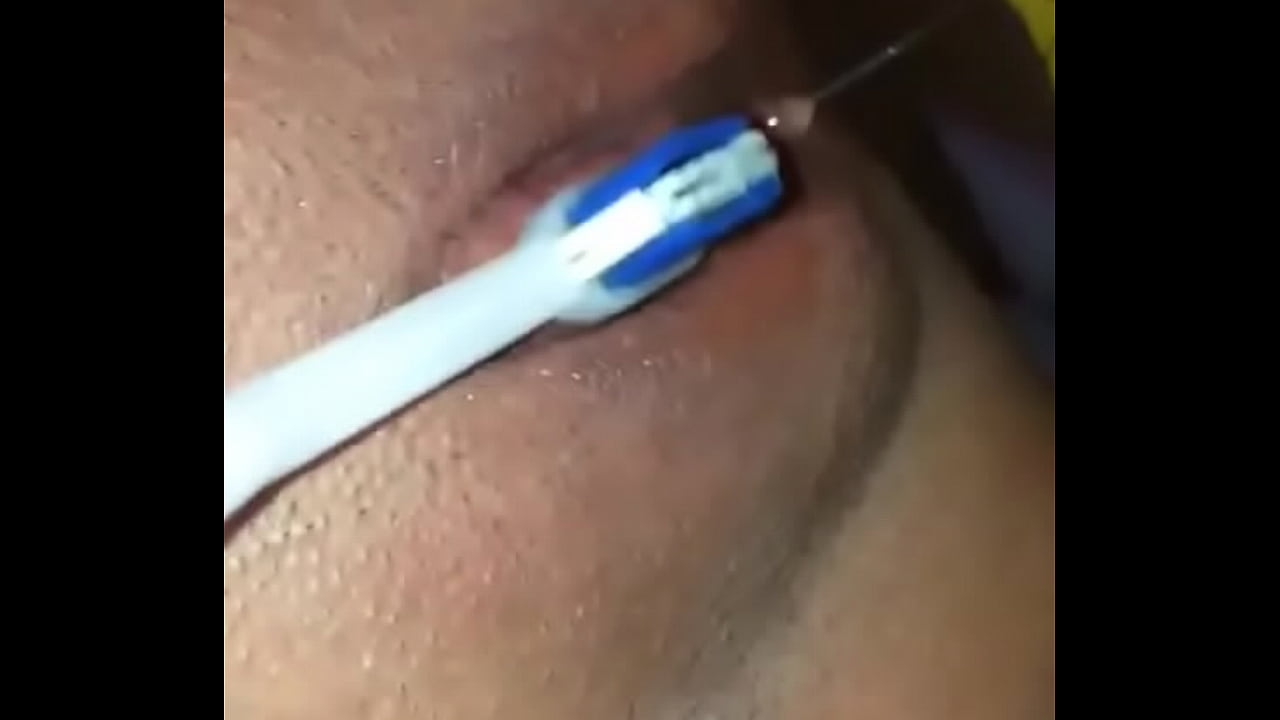 Morena goza al ser penetrada\n  con una gran verga