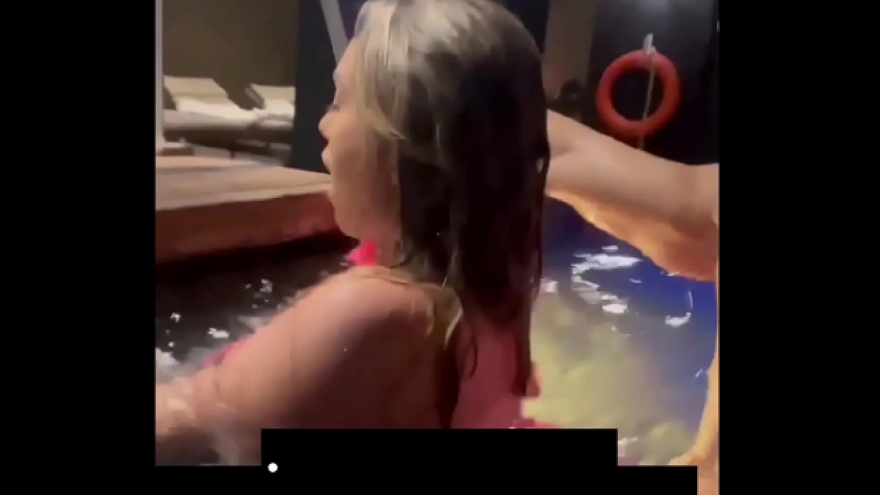 ¡Deléitate con la voluptuosa\n  Mari en su porno casero mexicano!