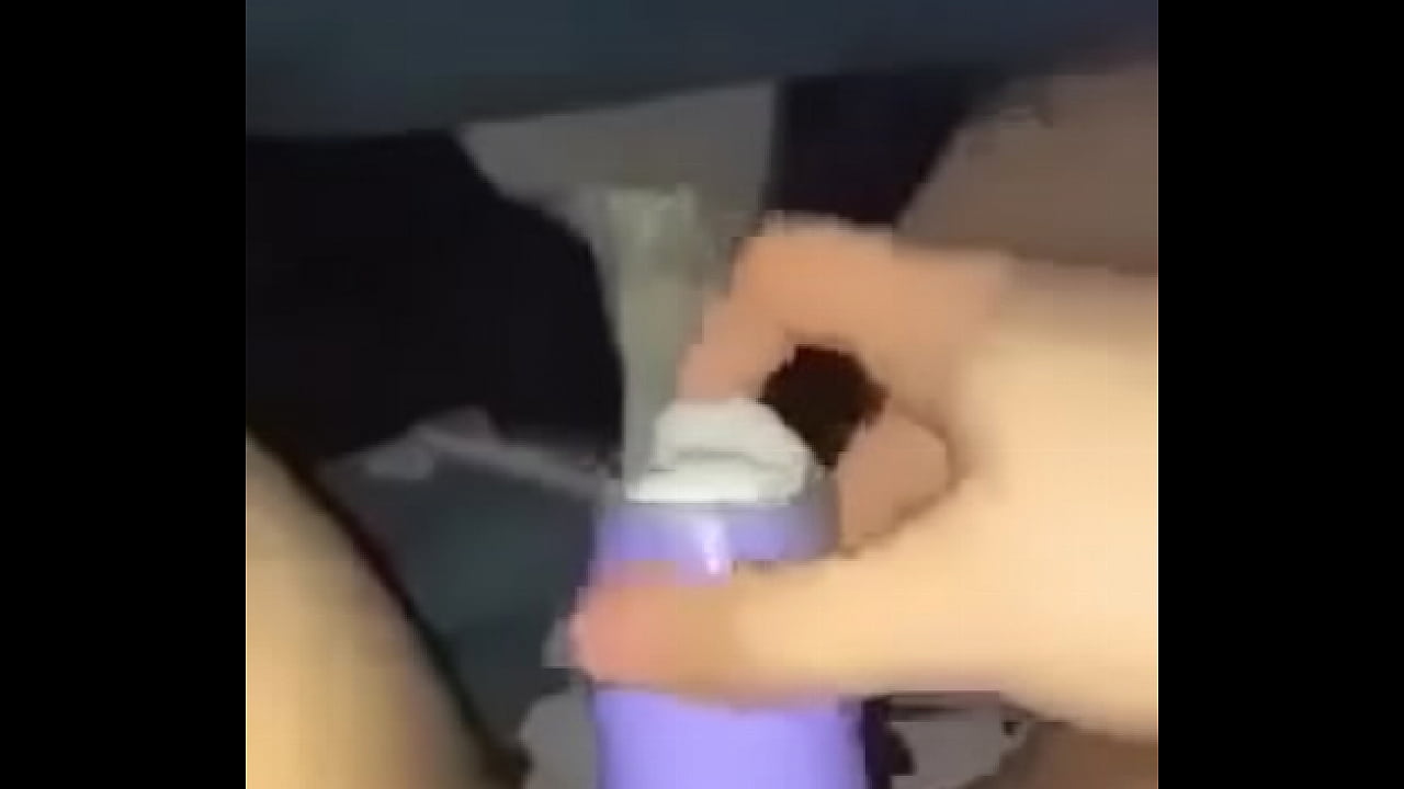 La madrastra entra a hurtadillas a la habitación de su hijastro: video amateur mexicano