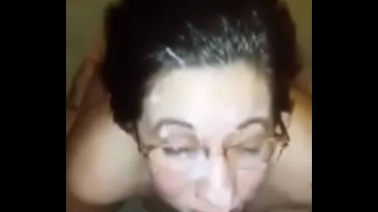 en su primer trío\n    \n    \"¡Doble placer facial para señora en su debut en trío!\"