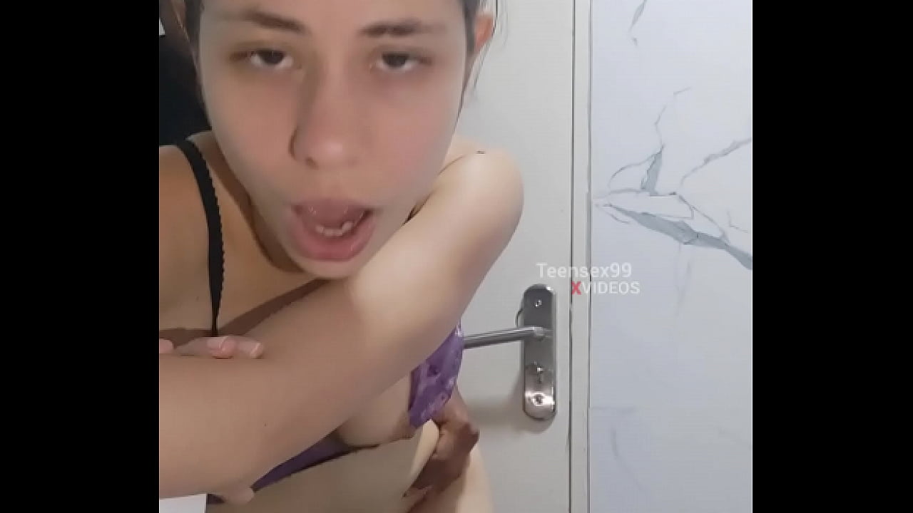 Mañanero caliente con pareja\n  mexicana (Video amateur)
